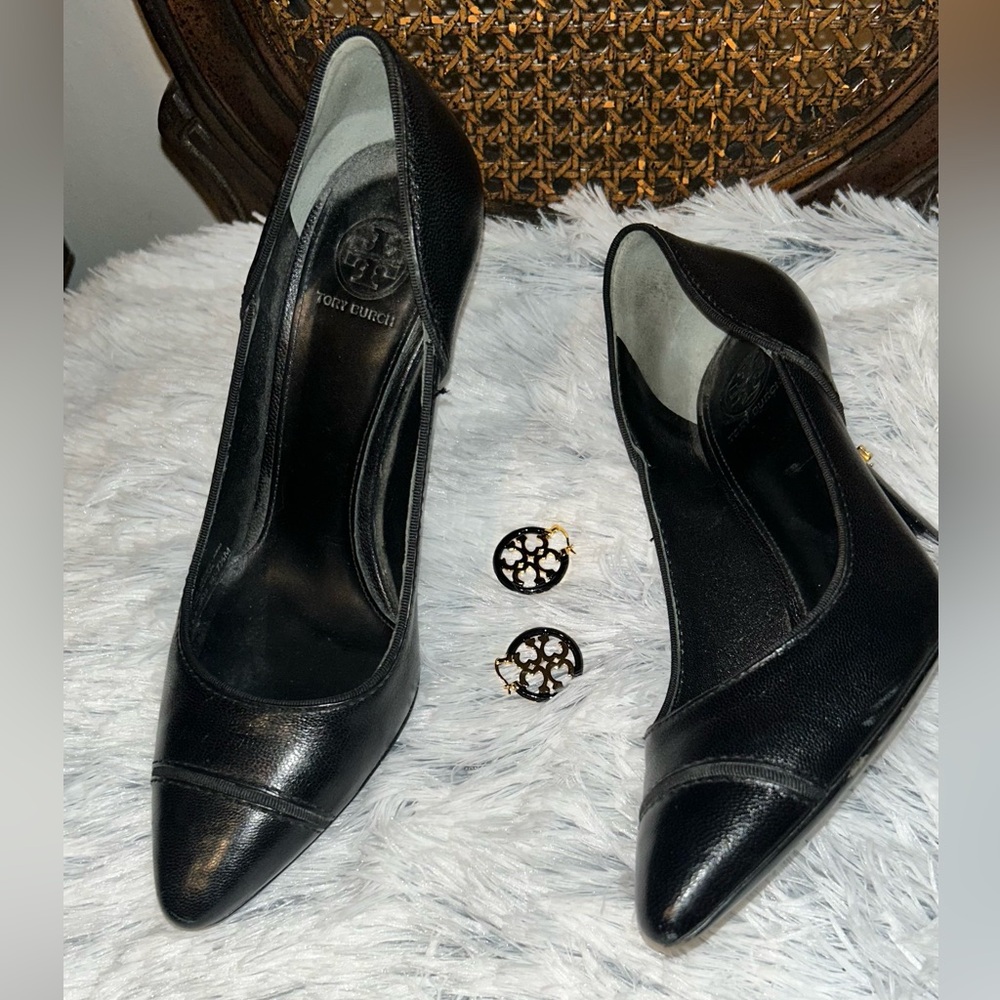 Bundle Tory Burch Black heels  US 7.5M & Tory Burch Black Gold hoops